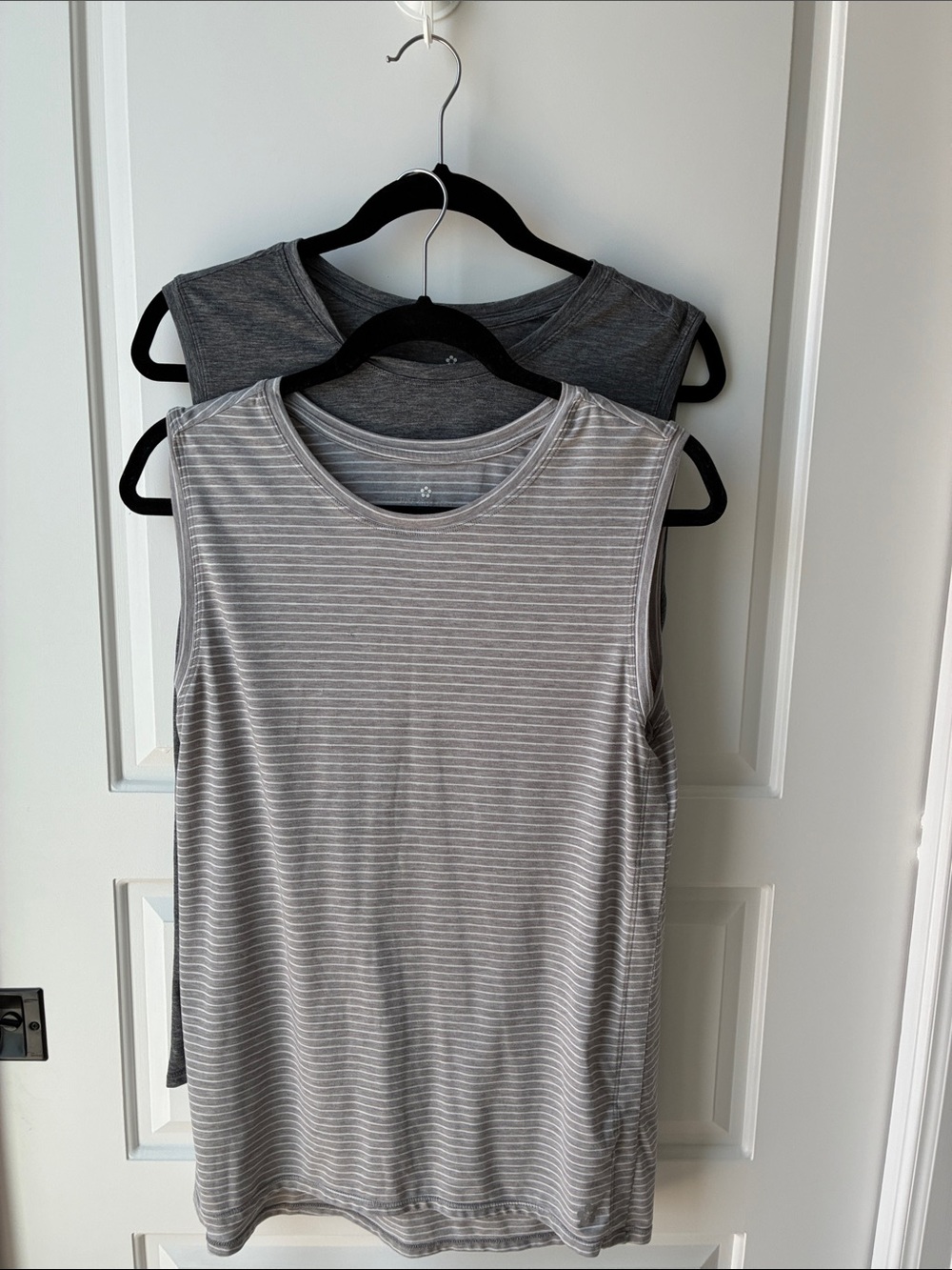 Tuff Athletics Gray Sleeveless Solid & Striped Tank Tops (2)